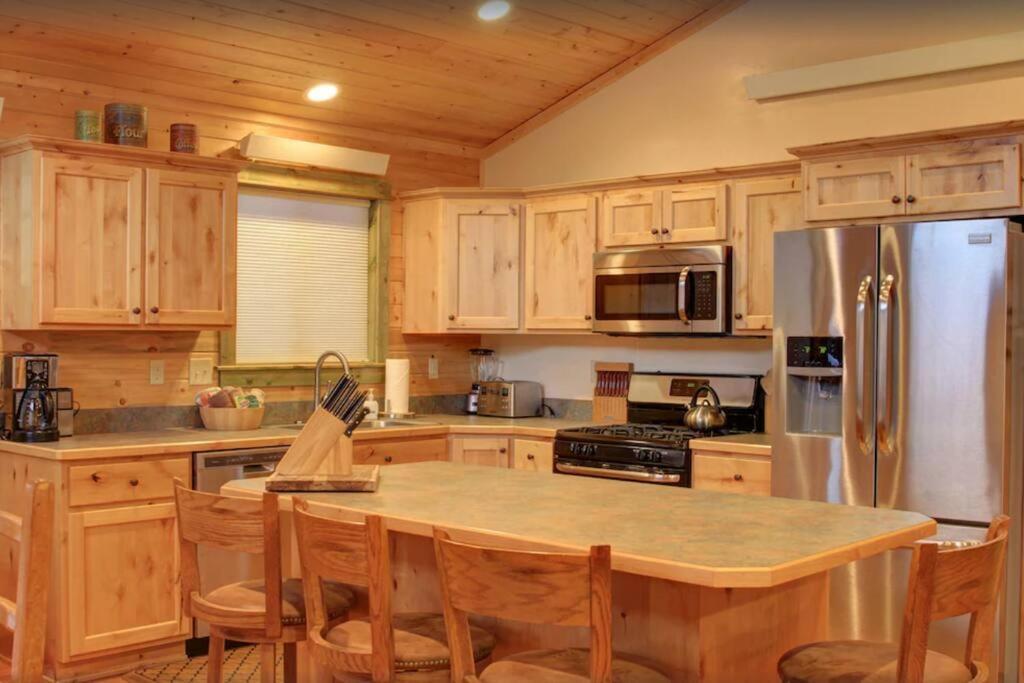 Fox Den Lodge West Yellowstone Exterior foto