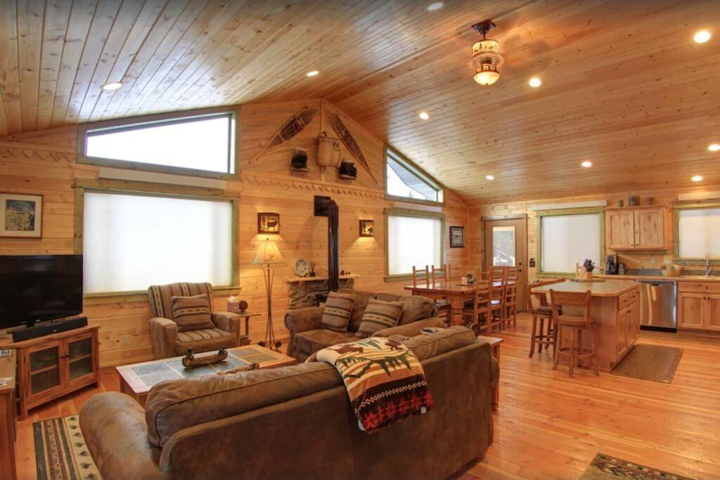 Fox Den Lodge West Yellowstone Exterior foto