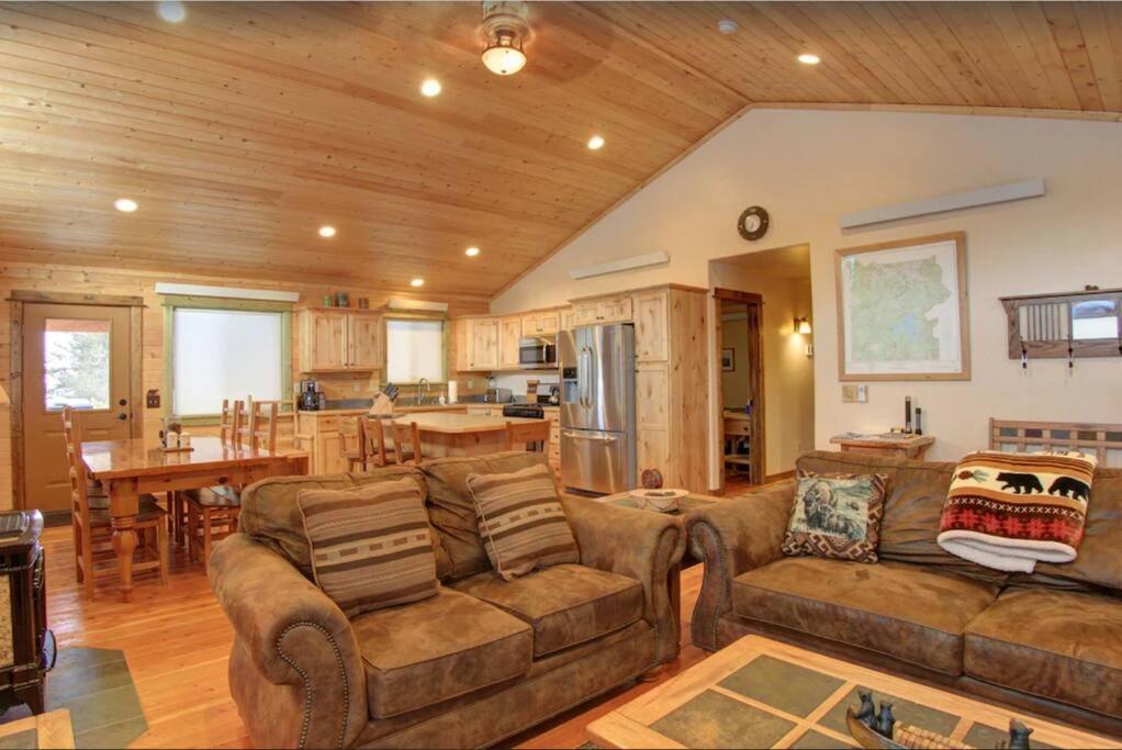 Fox Den Lodge West Yellowstone Exterior foto