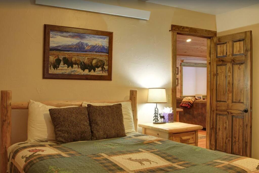 Fox Den Lodge West Yellowstone Exterior foto