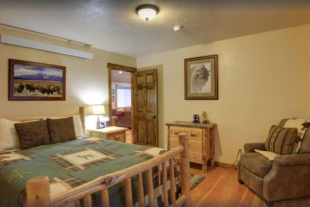 Fox Den Lodge West Yellowstone Exterior foto