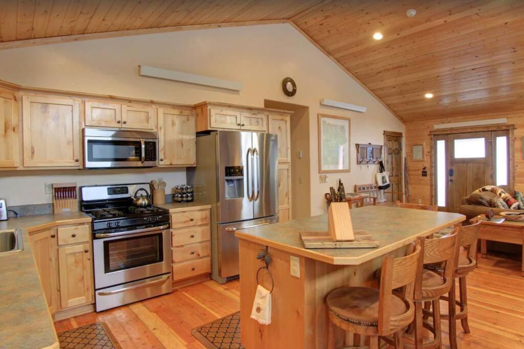 Fox Den Lodge West Yellowstone Exterior foto