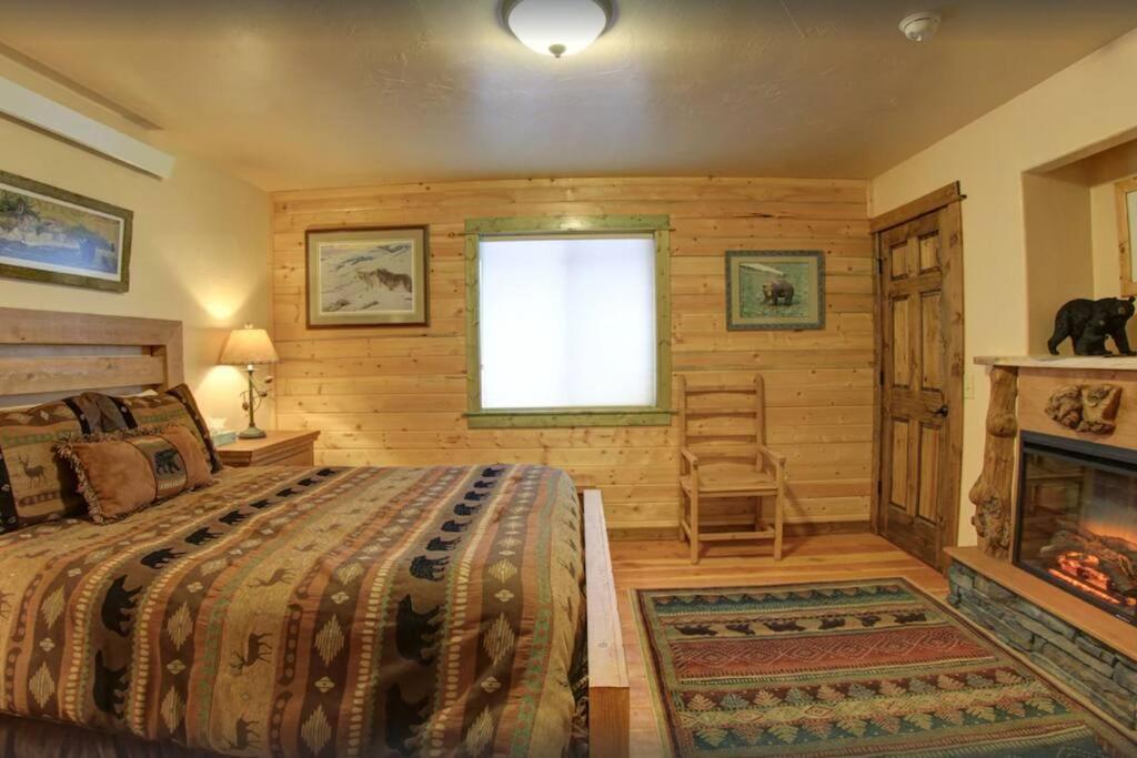 Fox Den Lodge West Yellowstone Exterior foto