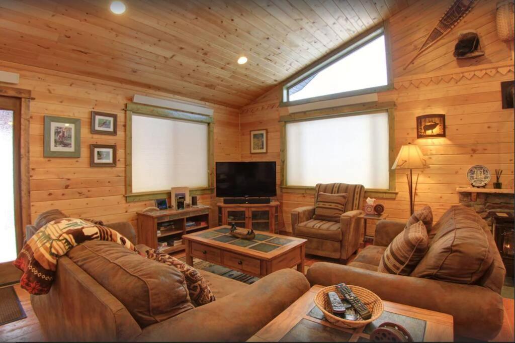 Fox Den Lodge West Yellowstone Exterior foto
